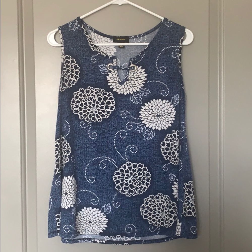 LIKE NEW! FLORAL DESIGN BLOUSE